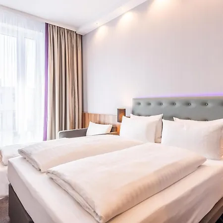 מלון Premier Centre 3*
